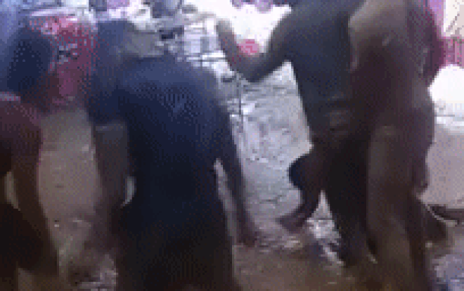 Clip: Nhóm khách siêu 'lầy lội' khi nhảy nhót bất chấp tại vũng lầy ở đám cưới gây tranh cãi Ảnh 2