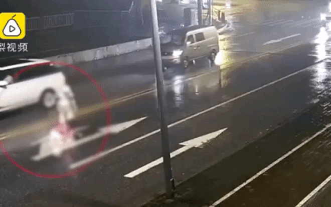 Đứng giữa đường cãi nhau với người yêu, cô gái bị xe tông tử vong tại chỗ Ảnh 2