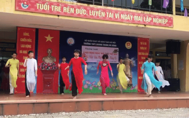 Đội nam sinh diện áo dài biểu diễn chào mừng Ngày nhà giáo Việt Nam 20/11 không thể nào đáng yêu hơn khiến CĐM thích thú Ảnh 2