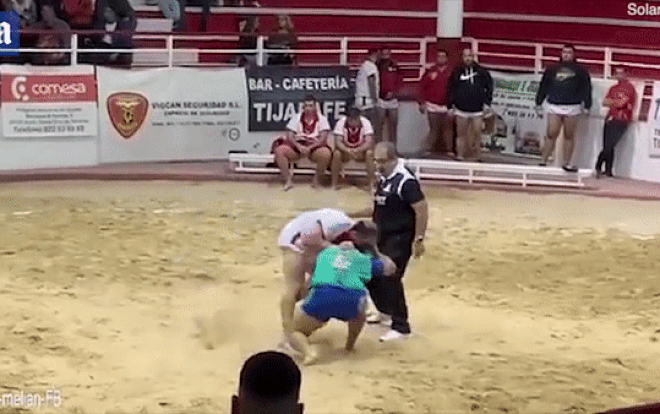 Hăng say chiến đấu, đô vật đá trọng tài gãy xương hàm Ảnh 2