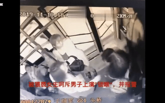 Nữ sinh 14 tuổi can đảm hạ gục gã biến thái sàm sỡ khách trên xe buýt Ảnh 2