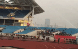 Clip: Khán giả tràn vào sân vận động vô cùng hỗn loạn trước giờ G AAA 2019 Ảnh 2