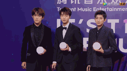 Thảm đỏ Tencent Music Entertainment Award 2019: TFBoys trở thành tâm điểm, Trần Lập Nông - Lưu Vũ Ninh so vẻ điển trai Ảnh 5