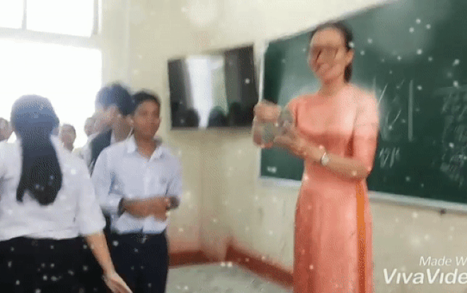 'Chơi lớn' như GVCN lớp người ta: Đã không giao bài tập về nhà còn lì xì mỗi người 500.000 đồng Ảnh 2