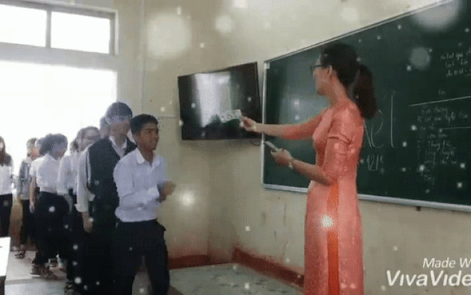 Cô giáo của năm là đây: Bắt tay, chúc Tết, lì xì mỗi học sinh 500.000 đồng Ảnh 2