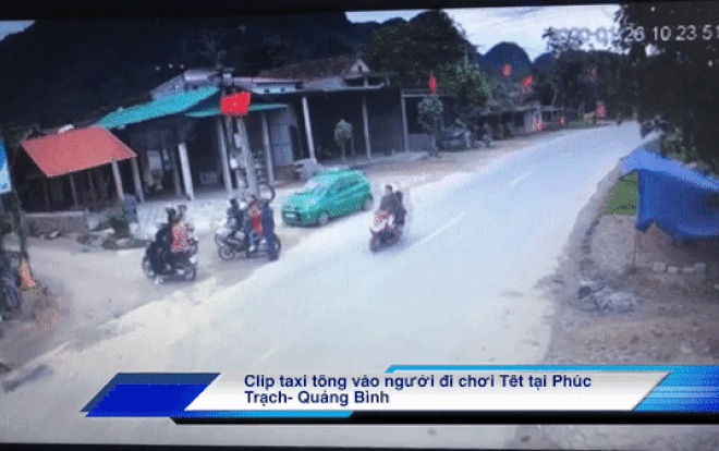 Tài xế ngủ gật, taxi ‘điên’ lao vào nhóm người đi chúc Tết Ảnh 2