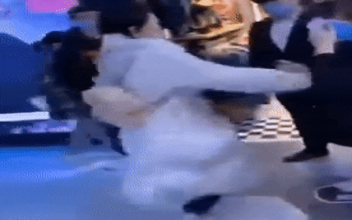 Bị cấm vào trung tâm thương mại vì không đeo khẩu trang, cô gái đá luôn nhân viên Ảnh 2