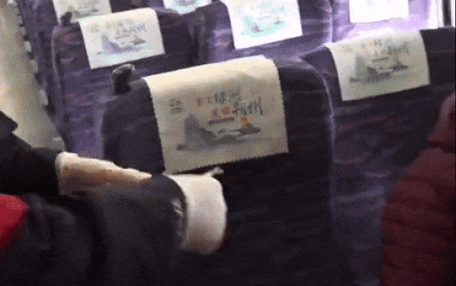 Không mua được khẩu trang vì 'cháy hàng', cụ bà khóc nức nở và phản ứng bất ngờ từ người xa lạ Ảnh 2