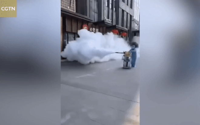 Clip cảnh khử trùng ở Hồ Bắc ngăn virus corona lây lan Ảnh 2