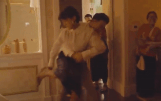 Hậu trường #TACCA: Lee tháo cả giày đánh Hân, Hương Giang và Phillip ngăn cản đầy… bất lực Ảnh 2