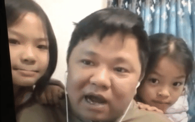 Dạy học trực tuyến mùa dịch COVID-19: Thầy giáo dạy online kiêm luôn công việc trông con Ảnh 2