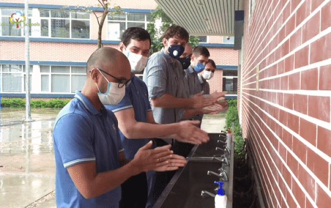 Clip 50 giáo viên phổ thông ở Hưng Yên nhảy vũ điệu ‘Ghen Cô Vy’ khiến CĐM thích thú Ảnh 2