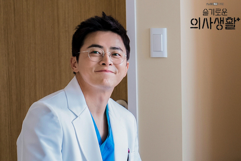 Jo Jung Suk quay trở lại với hình ảnh mới là một bác sĩ, hứa hẹn sẽ có một vai diễn đầy xúc động 