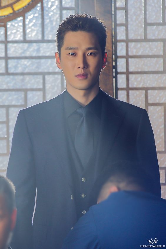 Jang Geun Won có trở lại và trả thù bố đẻ mình không?