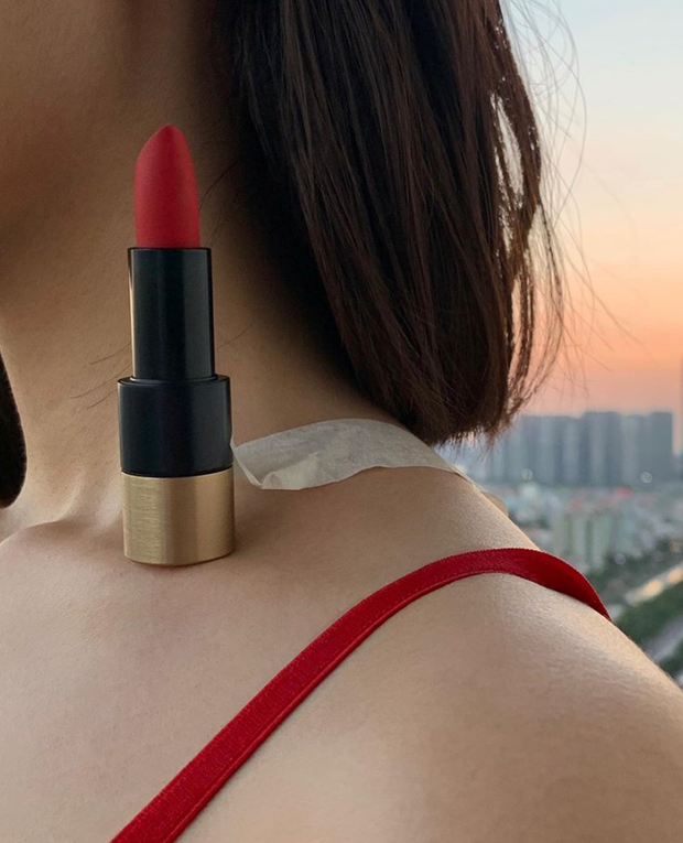 Dân mạng ngã ngửa với độ lầy của Min khi thực hiện thử thách soi môi