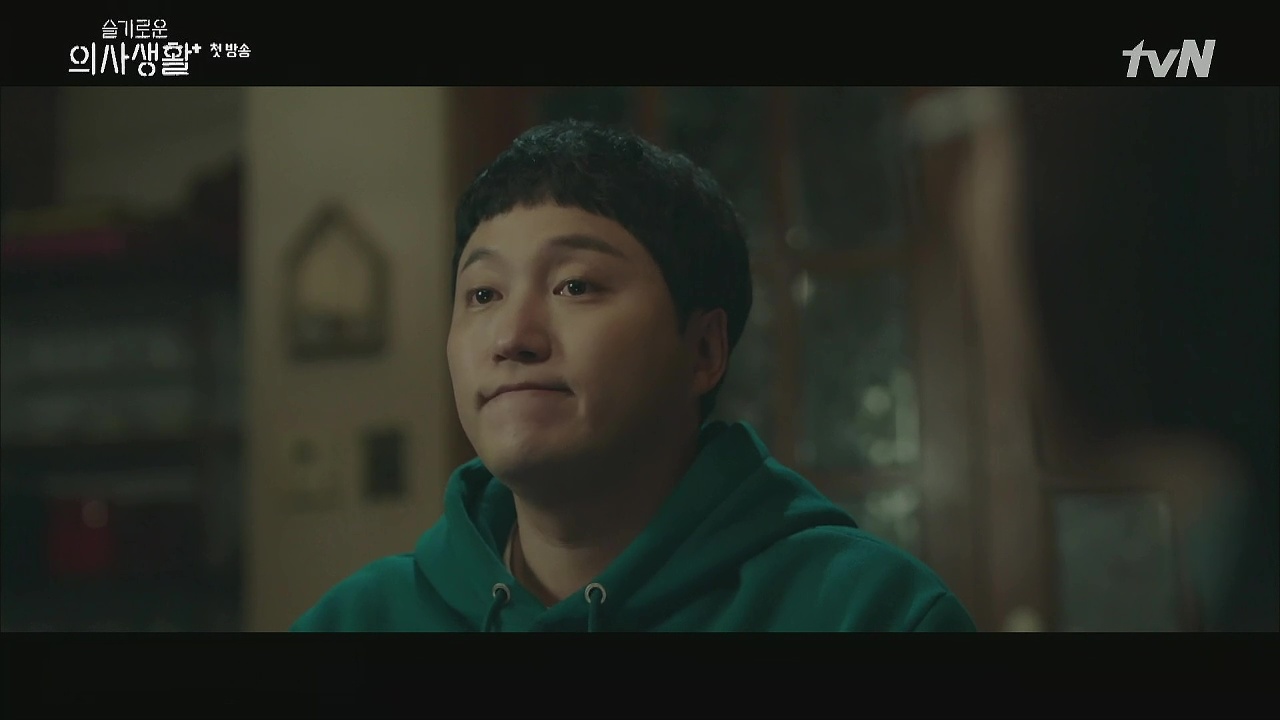 Nhưng bác sĩ sản khoa chỉ cần thành lập ban nhạc mới đồng ý đặt bút 