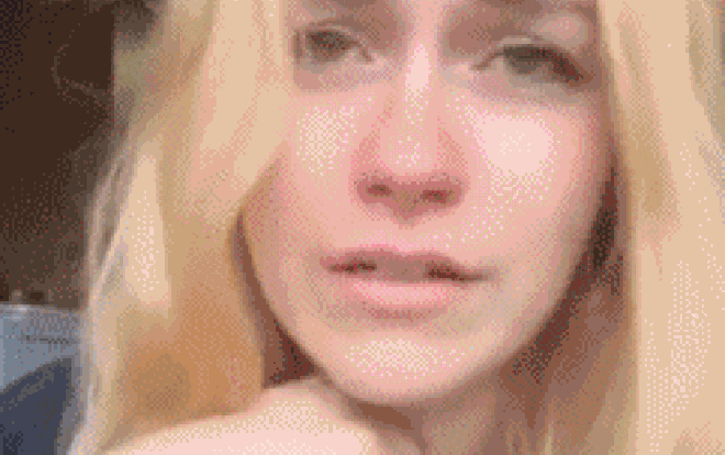 Bị kẹt tại Anh, cô gái gốc Mỹ khóc lóc trên video đòi về Trung Quốc Ảnh 2