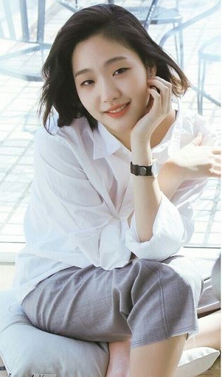 Vẻ đẹp của Kim Go Eun là mang nét cá tính, mạnh mẽ, lựa chọn số 1 cho Jang Tae Eul