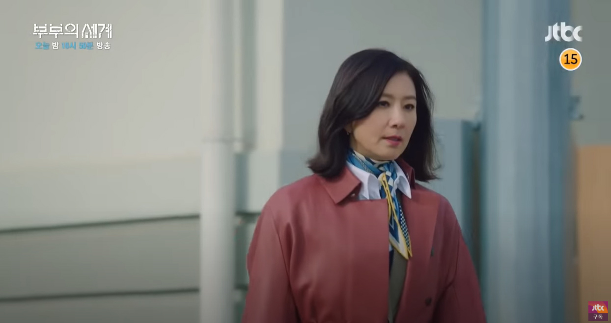 Trên tay súng lục, bà cả Sun Woo có nổ súng thật không?