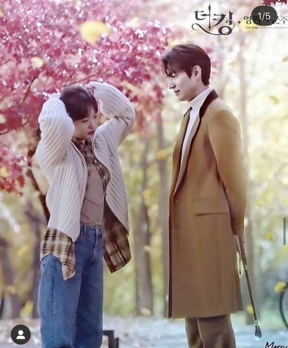 Hiện khán giả vẫn còn đang đắm say, câu chuyện tình đầy thú vị của Đức Vua mà quên mất cuộc đảo chính mới sắp bắt đầu