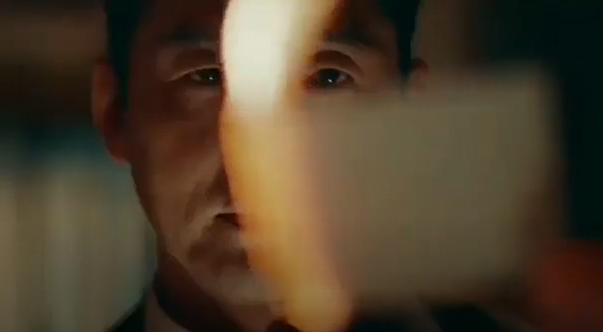 Lee Rim đã phát hiện ra Lee Gon có thể đi qua cánh cửa không gian