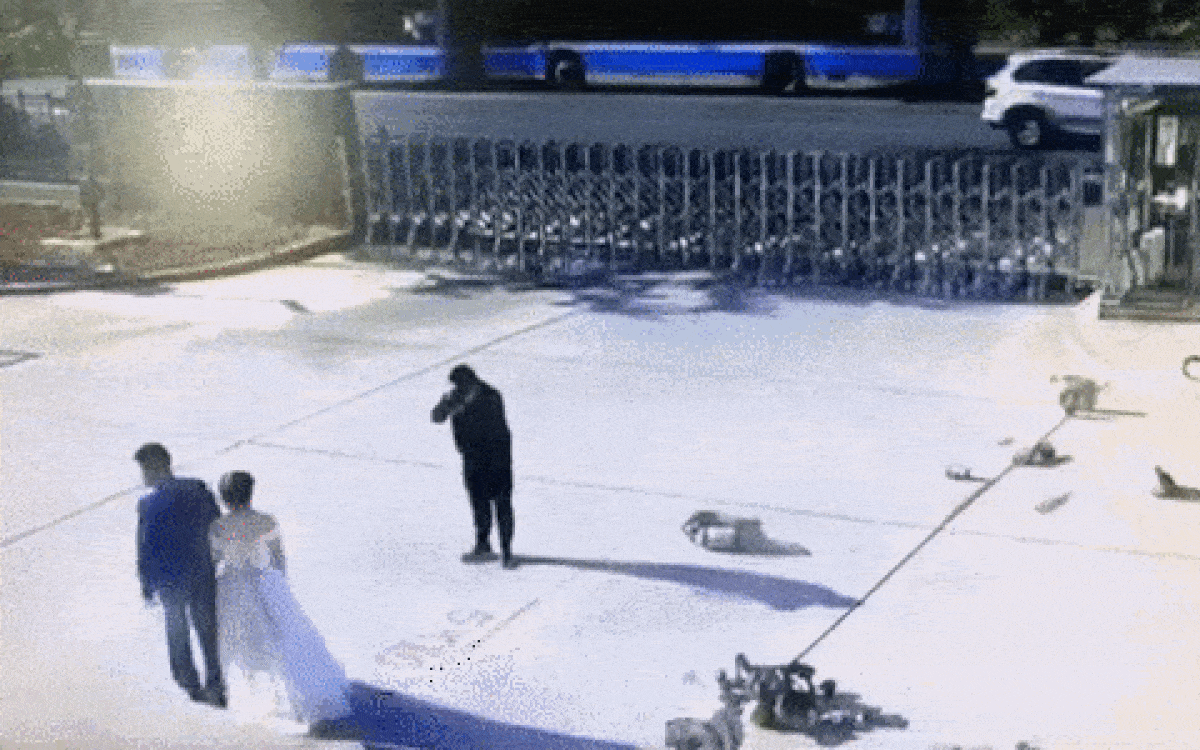 Chú rể đột nhiên bỏ chạy khi đang chụp ảnh cưới, nguyên nhân phía sau khiến ai cũng cảm phục Ảnh 2
