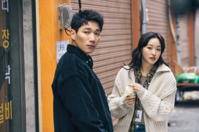 Kang Shin Jae được biết đến là anh trai "mưa" rất thân thiết cuẩ jang Tae Eul 