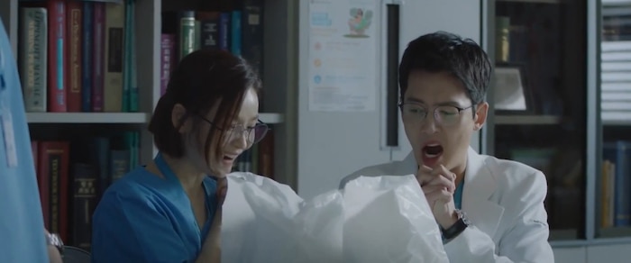 Biểu cảm khi nhìn thấy đồ ăn của Kim Jun Wan và Chae Song Hwa