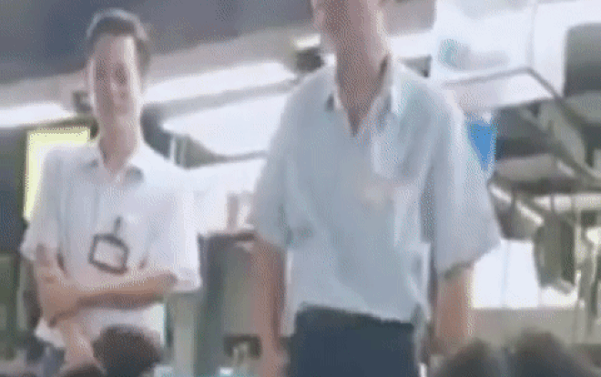 Clip: Phá sản do ảnh hưởng của dịch COVID - 19, lãnh đạo một công ty giày da cúi đầu xin lỗi hàng ngàn công nhân Ảnh 2