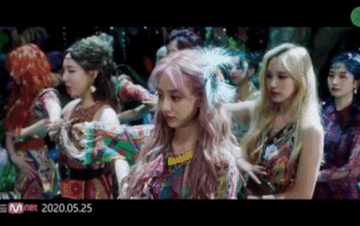 Xem 24 giây teaser 'More & More' từ TWICE mới vỡ lẽ: Jeongyeon đã từng 2 lần cố gắng spoil vũ đạo như thế này! Ảnh 2