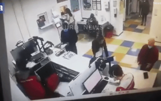 Người phụ nữ đội quần lót lên đầu khi bị yêu cầu đeo khẩu trang Ảnh 2