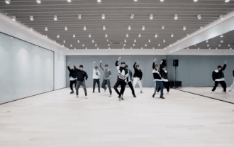 Hết 'đi đường quyền' trong MV, NCT 127 tiếp tục gây sốt với clip vũ đạo của ca khúc Punch Ảnh 2