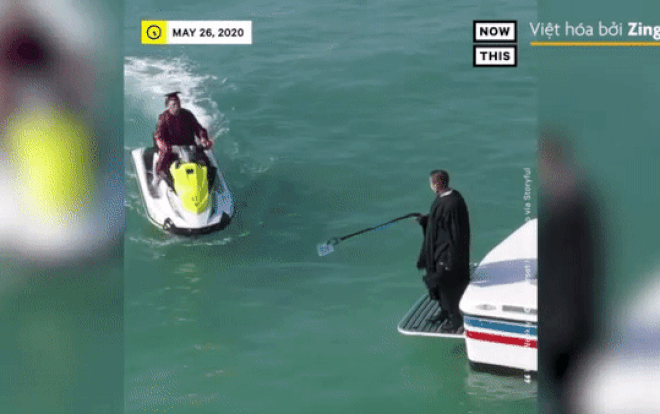 Học sinh lái môtô nước dự tốt nghiệp trên biển Ảnh 2