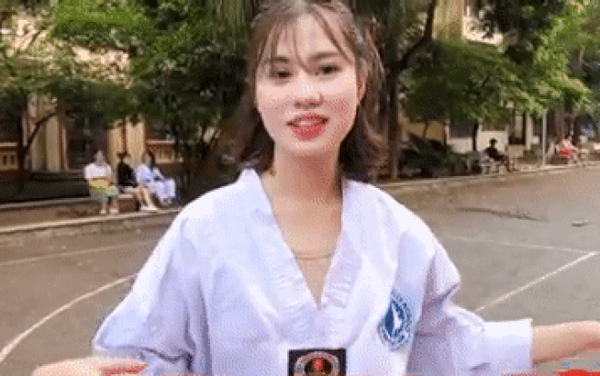 Loạt gái xinh 'cực phẩm' của ĐH Kinh tế Quốc dân cùng xuất hiện trong một khung hình khiến dân mạng xuýt xoa Ảnh 2