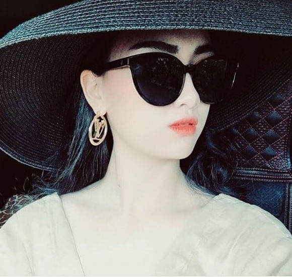 Thần thái sang chảnh của cô dâu Minh Nguyệt.