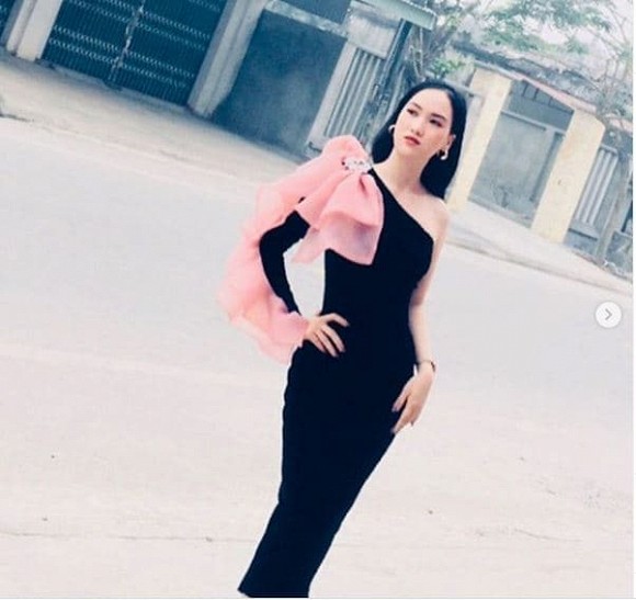 Cô dâu 100 cây vàng vẫn giữ được vóc dáng thon gọn, quyến rũ.