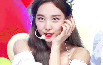 Những idol nữ Kpop mới nghe thấy tên đã nghĩ ngay đến loạt khoảnh khắc mở màn xinh lung linh Ảnh 2