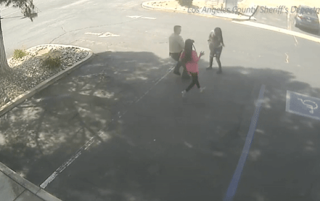 Cứu sống bé trai 11 tháng nuốt phải đồng xu, cảnh sát được ca ngợi là 'anh hùng' Ảnh 2