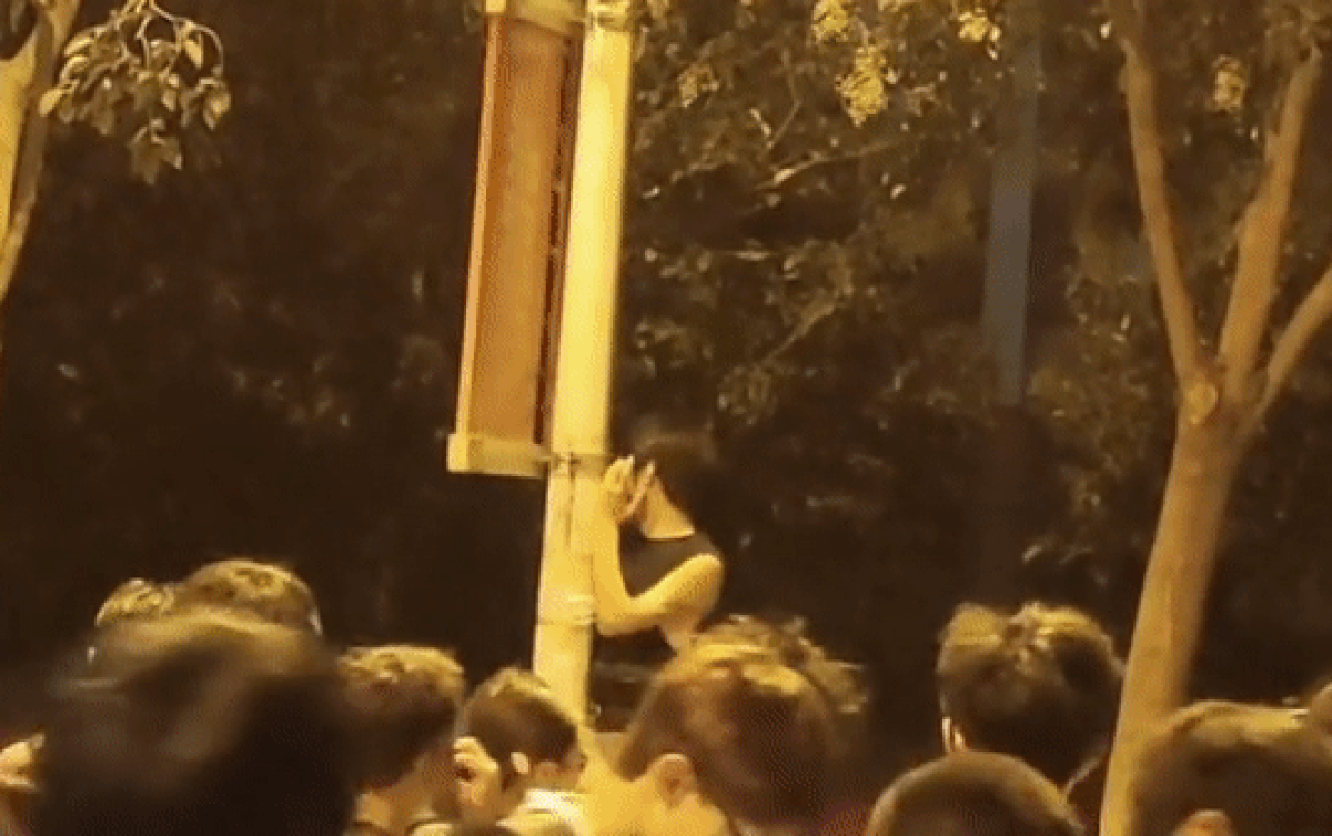 Nam SV năm nhất bị trói vào cột đèn ở trường và nguyên nhân gây bất ngờ Ảnh 2