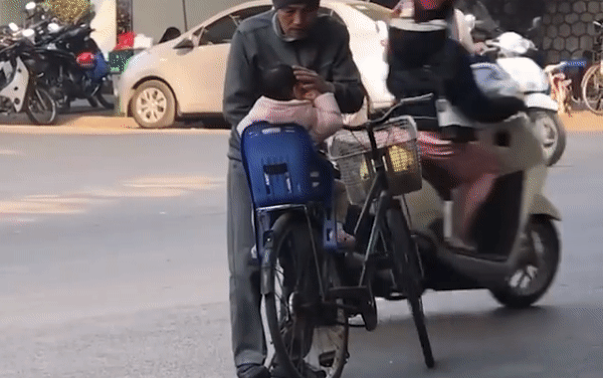 Đoạn clip ngắn khiến bao người bồi hồi khi nhớ lại kỷ niệm tuổi thơ bên ông bà Ảnh 2