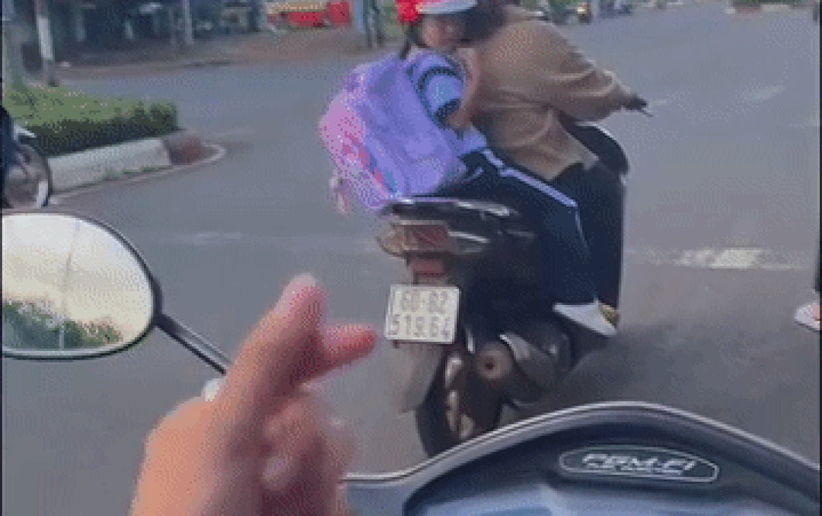 Giơ tay chào bé gái xa lạ lúc chờ đèn đỏ, chàng trai nhận lại cả bầu trời yêu thương Ảnh 2