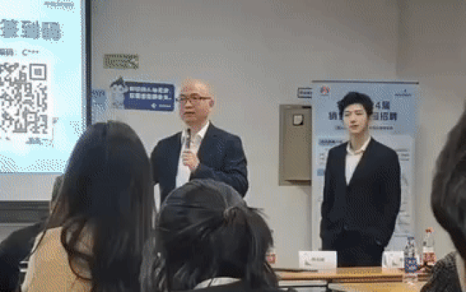 Đi tuyển nhân sự cho công ty, anh HR gây sốt cõi mạng bởi khí chất soái ca tổng tài Ảnh 2