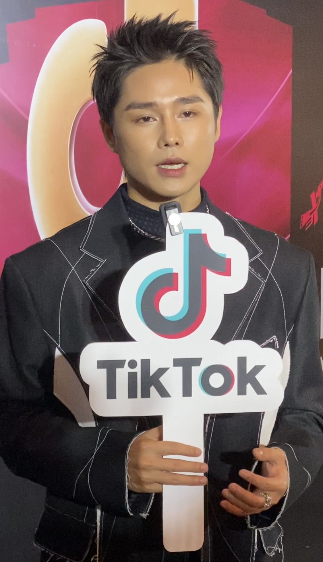 TikTok Awards 2023: Lê Bống đẹp bất chấp cam thường - Saostar.vn 