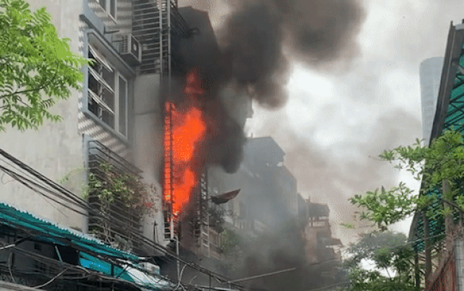 Vụ cháy 4 bà cháu tử vong ở Hà Nội: Người đàn ông cố lao vào cứu mẹ ruột và 3 con nhỏ nhưng bất lực Ảnh 2