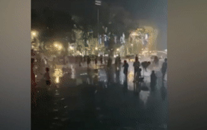 Clip bé gái 4 tuổi bị vòi phun nước hất tung, lộn 3 vòng rồi đập đầu xuống đất: Chính quyền nói gì? Ảnh 2