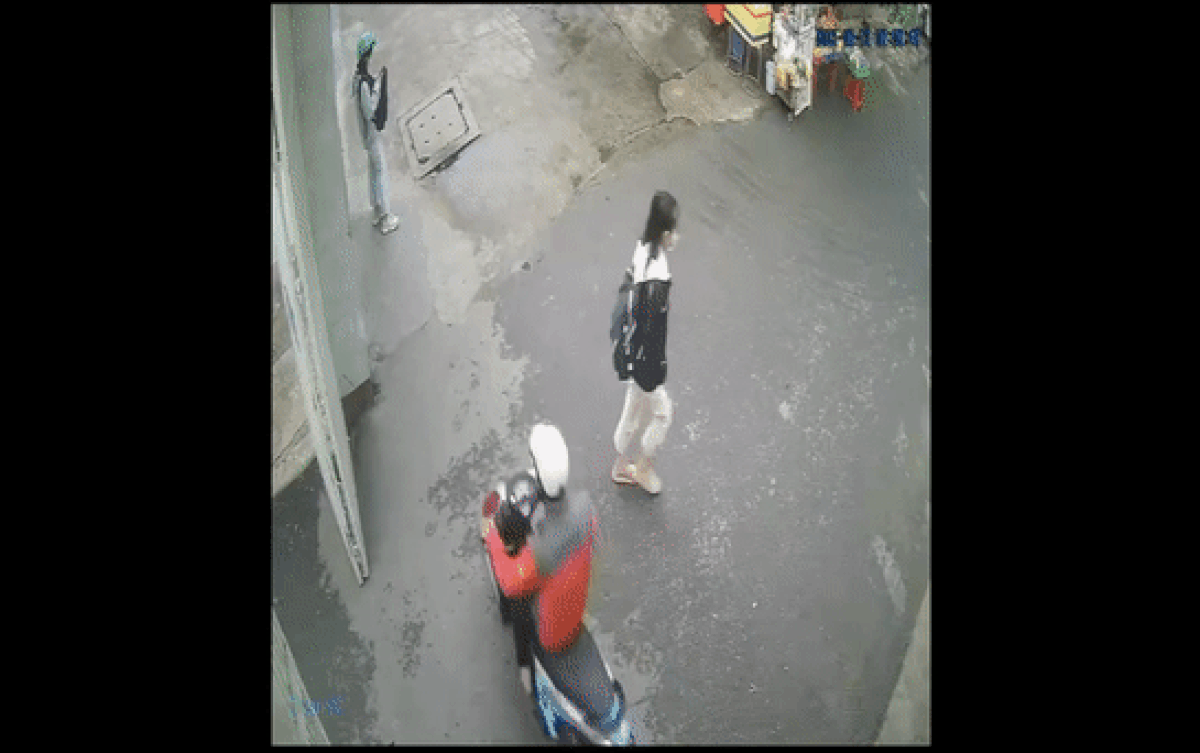 Đứng quan sát nữ sinh trước cổng ký túc xá, nam thanh niên sau đó có hành động hèn hạ Ảnh 2