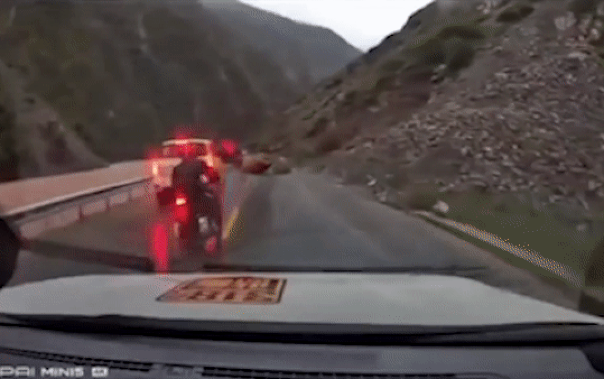 Vít ga định thể hiện bản lĩnh tốc độ, thanh niên muối mặt vì sự cố bất ngờ Ảnh 2