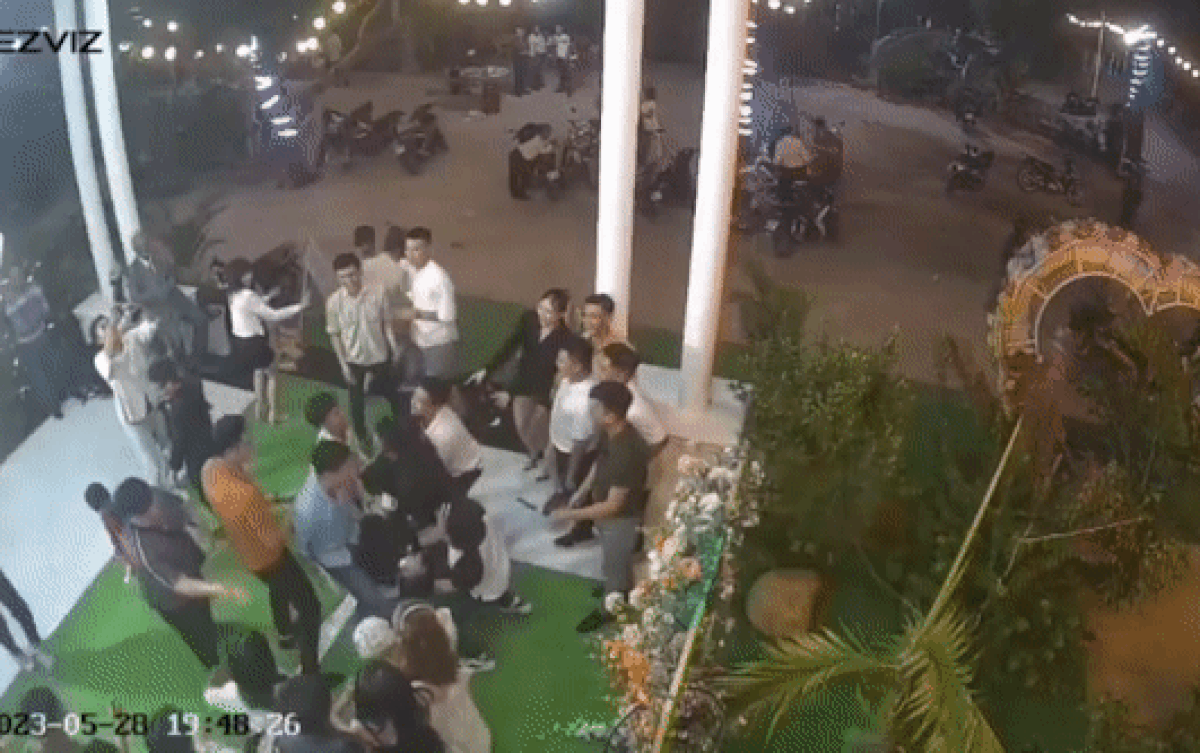 Tung hứng chú rể chúc mừng ngày trọng đại, nhóm bạn liền tắt nụ cười ngay sau đó: Vui thôi đừng vui quá Ảnh 2