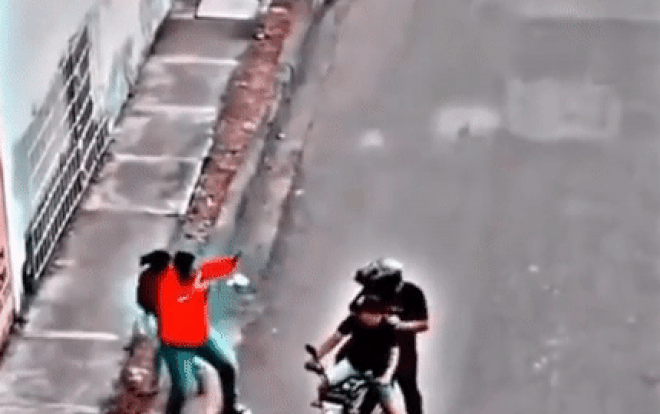 Gặp cướp, thanh niên bỏ mặc bạn gái chạy trước và diễn biến không thể ngờ sau đó Ảnh 2