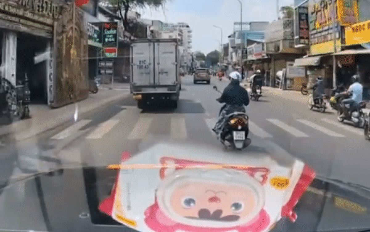 Đoạn clip hút 1,3 triệu lượt xem bởi văn hóa đẹp của những người tham giao thông Ảnh 2